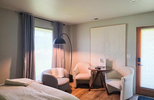 Myrtle Creek Apartment | Walk to River: Myrtle Creek Studio Near I-5