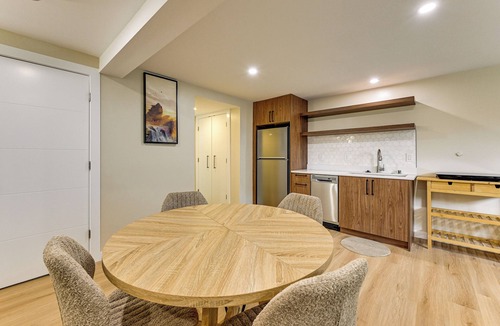 Seattle Metro Area Apartment | Walk to Seward Park, Near Lumen! Pet-Friendly Apt