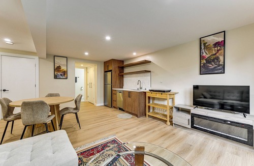 Seattle Metro Area Apartment | Walk to Seward Park, Near Lumen! Pet-Friendly Apt