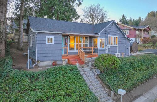 West Hills House | Walk to Shipyard: Bremerton Home w/Patio!