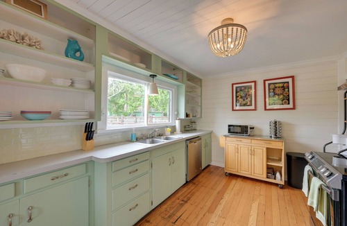 Seaview House | Walk to Shore! Long Beach Home w/Fire Pit