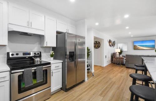 Alamitos Beach House | Walk to Shoreline Village, BBQ in Prime Location