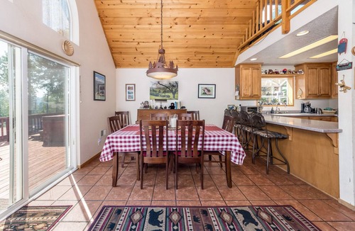 Arnold Cabin | WALK TO SNOWFLAKE LODGE W/HOT TUB AND AC