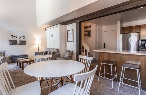 Mammoth Lakes Condo | Walk to the Lifts, ski in ski out!