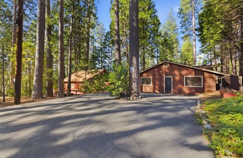 Twain Harte Cabin | Walk to Town - Lake Access - Huge Deck