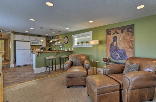 Logan Apartment | Walkable Downtown Logan Apartment w/Rooftop Deck