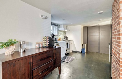 Nob Hill Apartment | Walkable NW 23rd Retreat – Style & Comfort