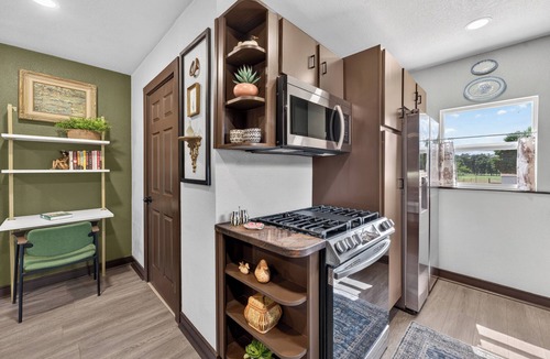 Wheatland Cottage | Walkable to Pumpkin Farm & Hop Riot, right in town