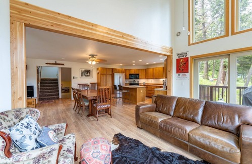 Wallowa County House | Wallowa Lookout: Scenic Retreat w/Hot Tub