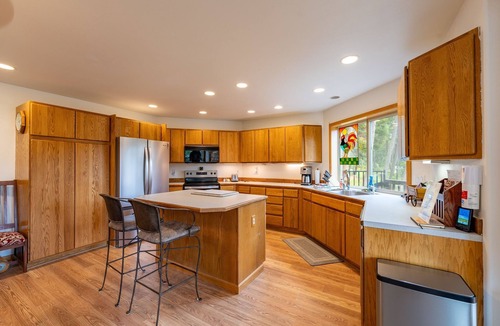 Wallowa County House | Wallowa Lookout: Scenic Retreat w/Hot Tub
