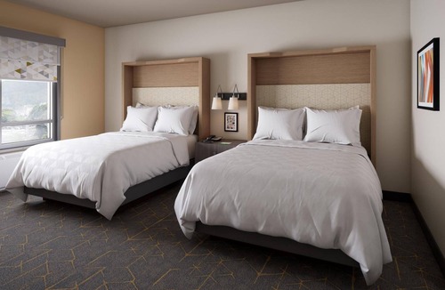 Barstow Hotel | Warm and Stylish Room Ideal for Families - Close to Owl Canyon Adventures
