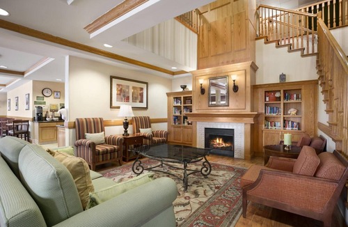 Barstow Hotel | Warm and Stylish Room Ideal for Families - Close to Owl Canyon Adventures