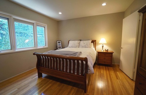 Studio City House | Warm California Retreat Ideally Situated for your Staycation or Remote Working!