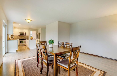 Marysville House | Washington Retreat w/Yard - Near Seattle!