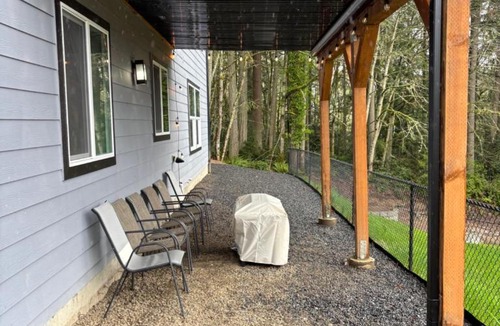 Tracyton Apartment | Water & Mountain Views - Family & Pet Friendly
