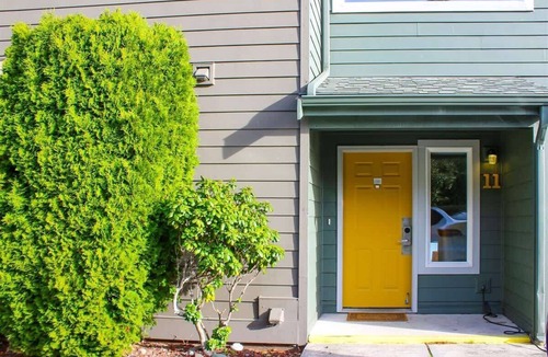 Adelma Beach House | Waterfront 2-BR, Hot Tub, Pool, Bay Views