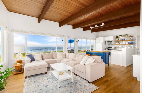 Langley Cabin | Waterfront cabin w/incredible views & beach access.
