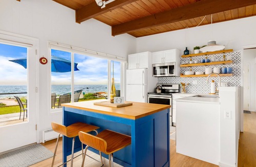Langley Cabin | Waterfront cabin w/incredible views & beach access.