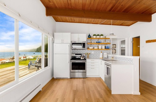Langley Cabin | Waterfront cabin w/incredible views & beach access.