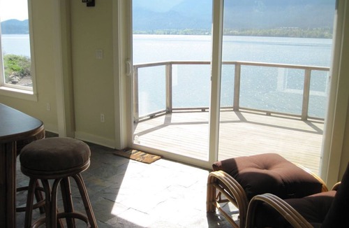 Stevenson House | Waterfront "Columbia Gorge River House" Private Water Access, Stunning Views!