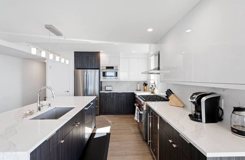 Alki Condo | Waterfront condo w/city & mountain views!