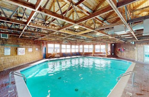 Historic Bayfront House | Waterfront condo with bay views & shared gym - dog-friendly