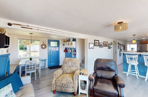 South Bend House | Waterfront cottage w/large deck, fiber optic WiFi, views, and updated interior