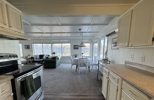 Union House | Waterfront family home w/ private beach, cozy woodstove, kayak. Dog-friendly!