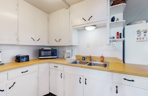 Coos Bay House | Waterfront home with panoramic bay views, deck, fireplace & beach access