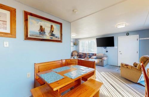Coos Bay House | Waterfront home with panoramic bay views deck fireplace & beach access