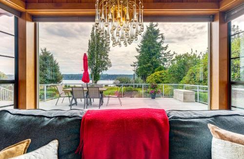 Kingston House | Waterfront Kingston Getaway: Beach Access On-Site!