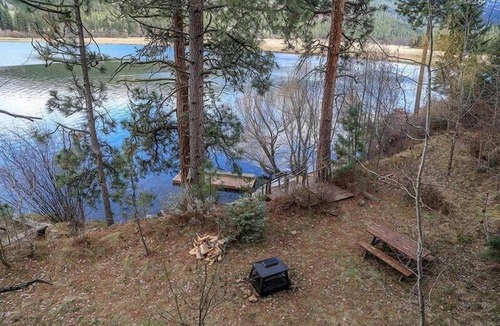 Liberty Lake House | Waterfront Liberty Lake Home Sleeps 20 w/Private Dock & Lake Views
