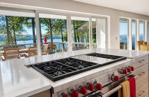 Freeland House | Waterfront Main House on 23-Acre Estate