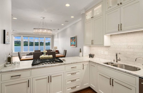 Inglewood-Finn Hill Condo | Waterfront Penthouse Condo