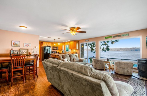 Brinnon House | Waterfront retreat with firepit, grill, deck & washer/dryer