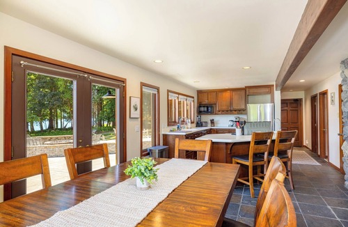 Amanda Park House | Waterfront Spacious Custom Lakefront Home - Lake Quinault, Olympic National Park