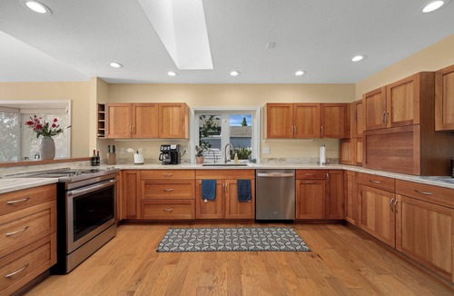La Conner House | Waterfront View Retreat on Swinomish Channel – 2BR + Den - 30 Day Stay Min