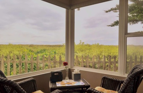 Moss Landing Apartment | WaterVeiw - 2-person Shower - Fireplace