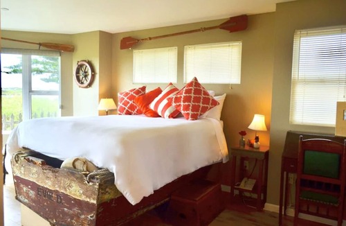 Moss Landing Apartment | WaterVeiw - 2-person Shower - Fireplace