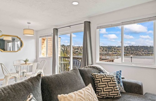 Bremerton Villa | Waterview 2 Bedroom, Pet Friendly Duplex Unit