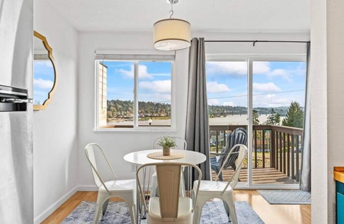 Bremerton Villa | Waterview 2 Bedroom, Pet Friendly Duplex Unit