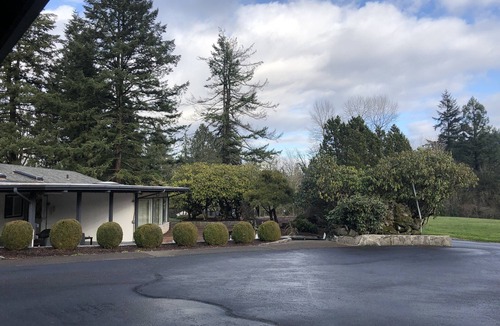 Pleasant Valley House | Wedding/Event 7 acre MCM Main house, 4 cabins, Bunkhouse IG astroranchpdx