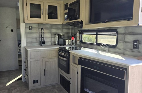 Dolan Springs House | Welcome Clarabelle @ Cain's Ranch. Cozy RV in Lovely Dolan Springs, AZ
