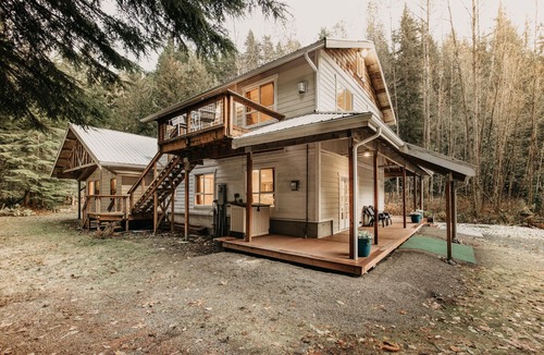 Maple Falls Cabin | Welcome to The Baker House Retreat - The Ranch House and The Bunk House