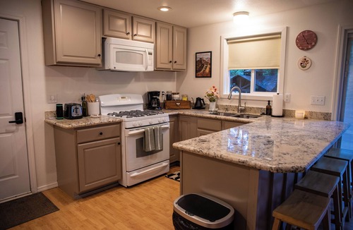 Hoodsport House | Wellness Retreat at Lake Cushman. Sauna, Cold Plunge, Fire Pit