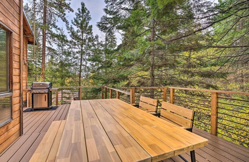 Wenatchee House | Wenatchee Retreat w/Deck < 4 Mi to Skiing!