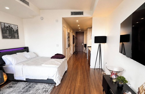 Beverly Grove Bed & Breakfast | West Hollywood - Elite High Rise Living