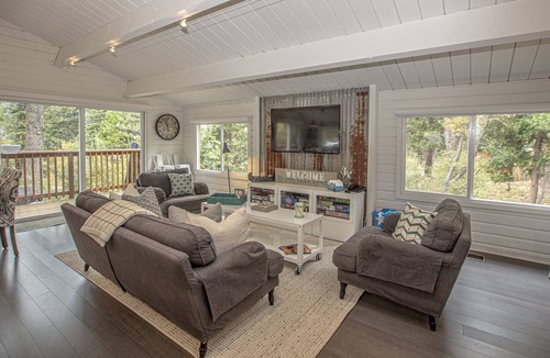 Tahoe Pines Cabin | West Shore Retreat: Bright, cheery 3 bedroom / 2 bath West Lake Tahoe cabin