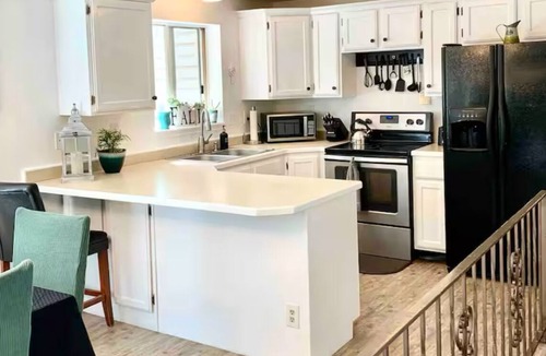 Leeds House | Western Farm Retreat 3 bedroom house in Leeds Utah, WiFi, AC, large backyard