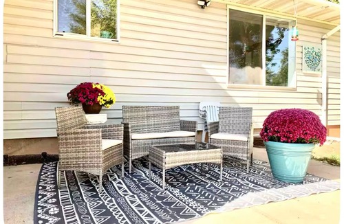 Leeds House | Western Farm Retreat 3 bedroom house in Leeds Utah, WiFi, AC, large backyard
